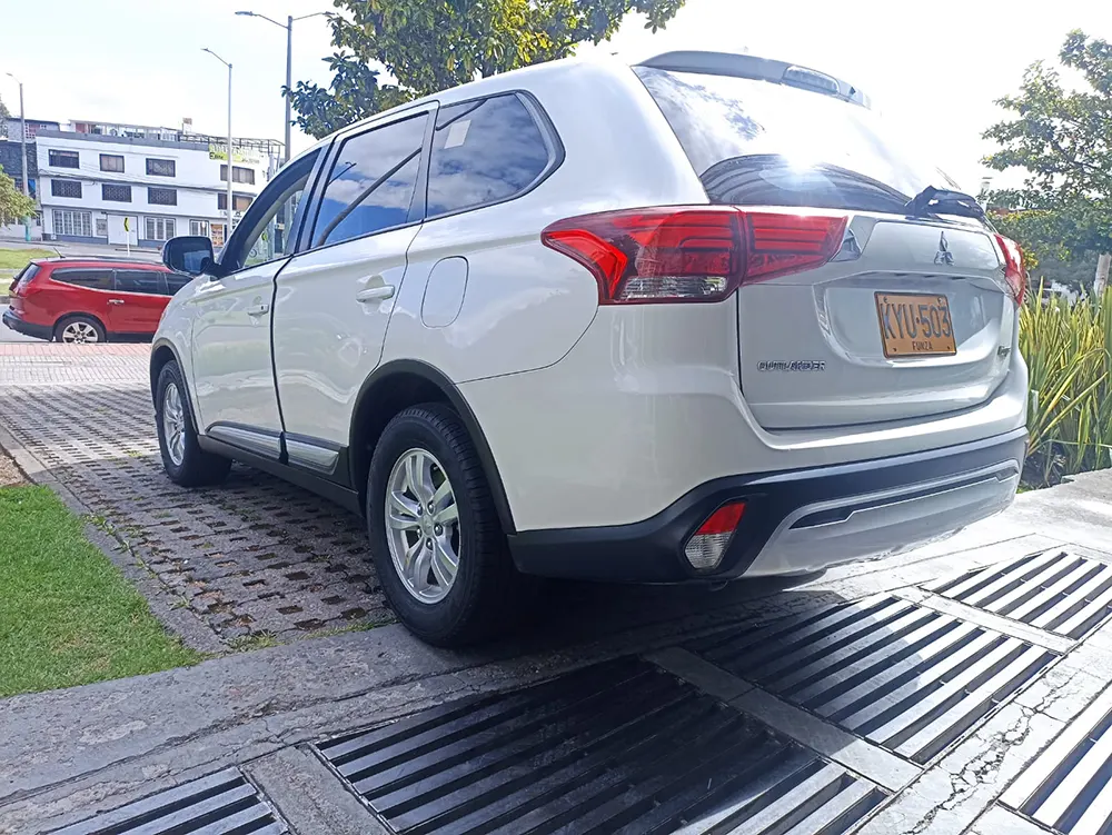 mitsubishi-outlander-kyu503-exterior-3