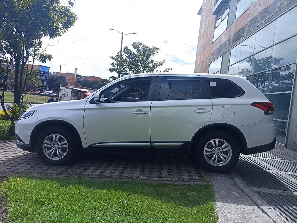 mitsubishi-outlander-kyu503-exterior-4